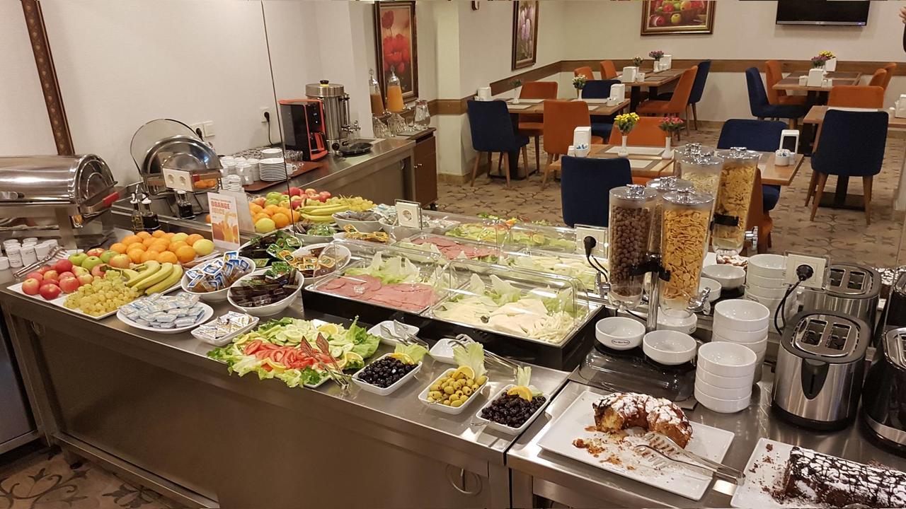 Ahmet Efendi Konagi Hotel Istanbul Luaran gambar A buffet at a hotel