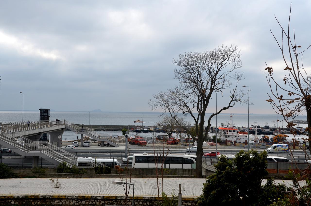 Ahmet Efendi Konagi Hotel Istanbul Luaran gambar View of the port of Huelva